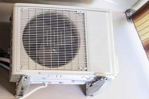 Airco unit die binnen hangt